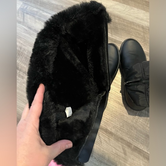 Waterproof faux fur lined boots - new without tags - Picture 8 of 8